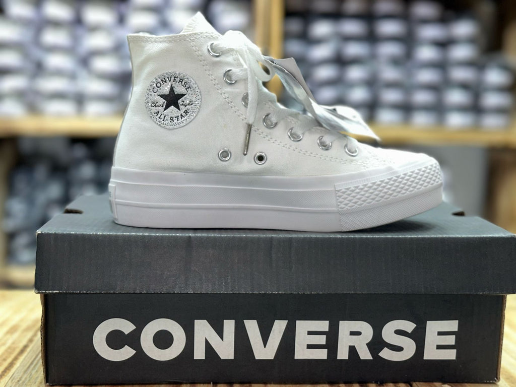 Tenis Estilo Converse Plataforma – Blanco con Punta y Detalles Plateados