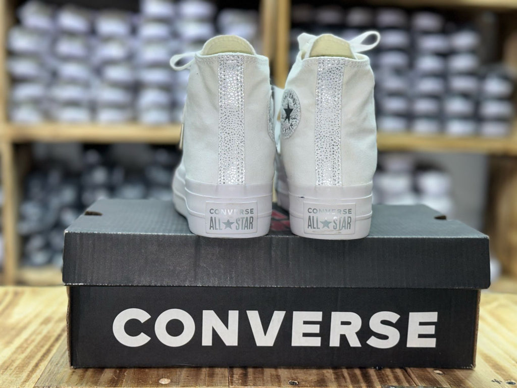 Tenis Estilo Converse Plataforma – Blanco con Punta y Detalles Plateados