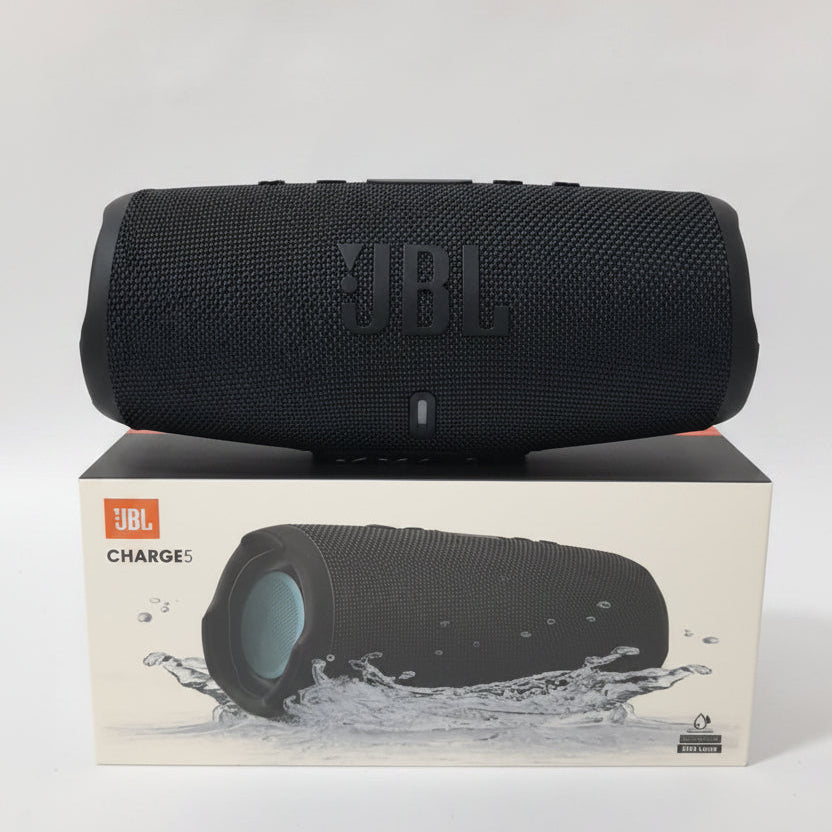 Parlante JBL Charge 5 Portátil Bluetooth – Rojo, Negro y Azul